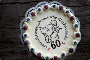 24 cm-Eistorte mit Schweinchen-Motiv